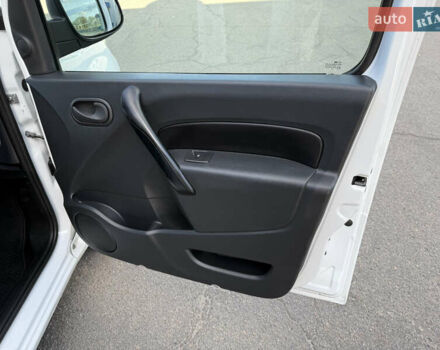 Белый Рено Кенгу, объемом двигателя 1.5 л и пробегом 134 тыс. км за 14299 $, фото 37 на Automoto.ua