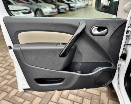 Белый Рено Кенгу, объемом двигателя 1.5 л и пробегом 239 тыс. км за 8500 $, фото 10 на Automoto.ua