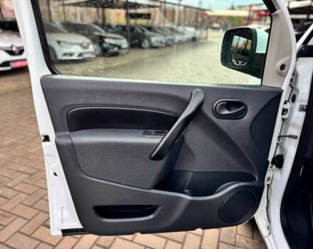 Белый Рено Кенгу, объемом двигателя 1.5 л и пробегом 221 тыс. км за 8700 $, фото 10 на Automoto.ua