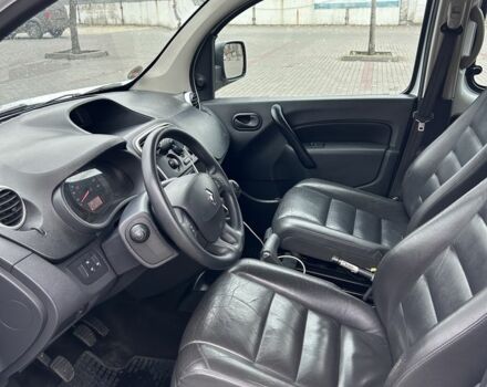 Белый Рено Кенгу, объемом двигателя 1.5 л и пробегом 312 тыс. км за 8600 $, фото 15 на Automoto.ua