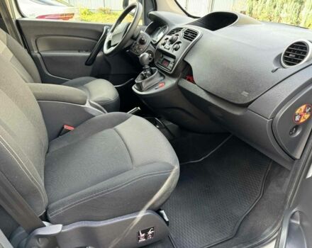 Белый Рено Кенгу, объемом двигателя 0 л и пробегом 220 тыс. км за 10800 $, фото 7 на Automoto.ua