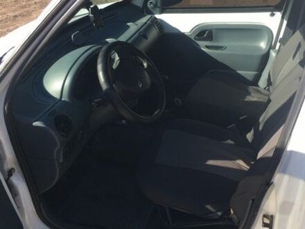 Белый Рено Кенгу, объемом двигателя 1.9 л и пробегом 280 тыс. км за 1900 $, фото 1 на Automoto.ua