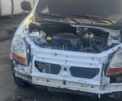 Рено Кенгу 2004 в Николаеве на Automoto.ua Белый Рено Кенгу, объемом двигателя 1.5 л и пробегом 200 тыс. км за 3300 $, фото 1 на Automoto.ua