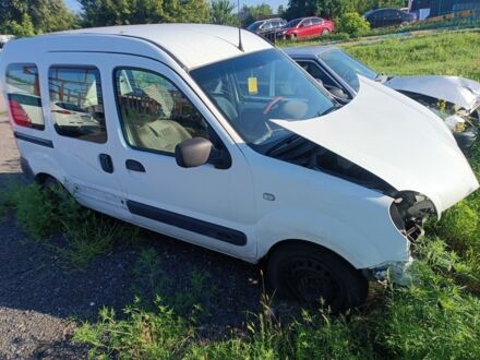 Рено Кенгу 2006 в Киеве на Automoto.ua Белый Рено Кенгу, объемом двигателя 1.4 л и пробегом 300 тыс. км за 1100 $, фото 1 на Automoto.ua