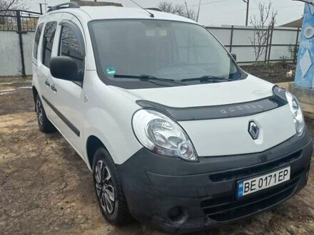 Белый Рено Кенгу, объемом двигателя 1.6 л и пробегом 195 тыс. км за 6000 $, фото 1 на Automoto.ua