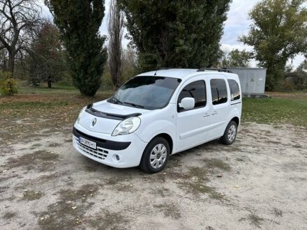 Рено Кенгу 2011 в Александрие на Automoto.ua Белый Рено Кенгу, объемом двигателя 1.5 л и пробегом 248 тыс. км за 8000 $, фото 1 на Automoto.ua