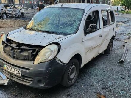 Рено Кенгу 2011 в Киеве на Automoto.ua Белый Рено Кенгу, объемом двигателя 1.5 л и пробегом 150 тыс. км за 2000 $, фото 1 на Automoto.ua