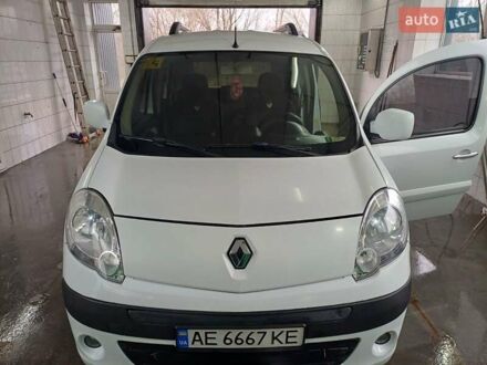 Рено Кенгу 2011 в Кривом Роге на Automoto.ua Белый Рено Кенгу, объемом двигателя 1.46 л и пробегом 290 тыс. км за 7400 $, фото 1 на Automoto.ua