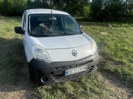 Рено Кенгу 2012 в Сумах на Automoto.ua Белый Рено Кенгу, объемом двигателя 1.5 л и пробегом 280 тыс. км за 3750 $, фото 1 на Automoto.ua