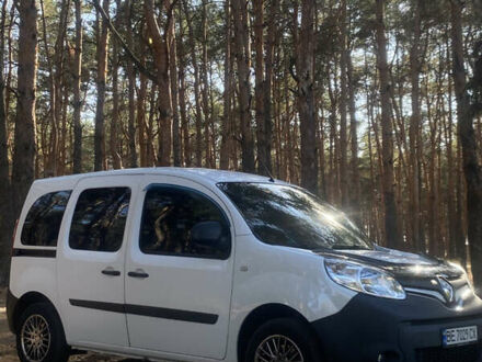 Рено Кенгу 2013 в Николаеве на Automoto.ua Белый Рено Кенгу, объемом двигателя 1.46 л и пробегом 260 тыс. км за 8700 $, фото 1 на Automoto.ua