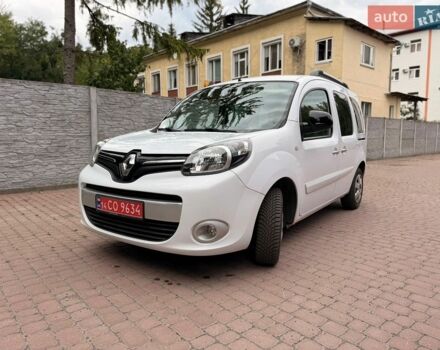 Белый Рено Кенгу, объемом двигателя 1.6 л и пробегом 152 тыс. км за 9900 $, фото 1 на Automoto.ua