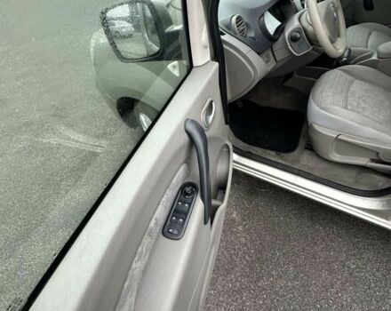 Бежевый Рено Кенгу, объемом двигателя 1.6 л и пробегом 187 тыс. км за 7450 $, фото 4 на Automoto.ua