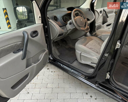 Черный Рено Кенгу, объемом двигателя 1.6 л и пробегом 190 тыс. км за 7150 $, фото 35 на Automoto.ua