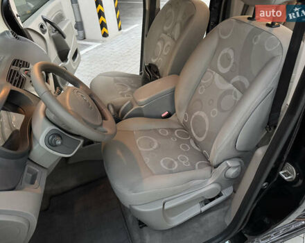 Черный Рено Кенгу, объемом двигателя 1.6 л и пробегом 190 тыс. км за 7150 $, фото 37 на Automoto.ua