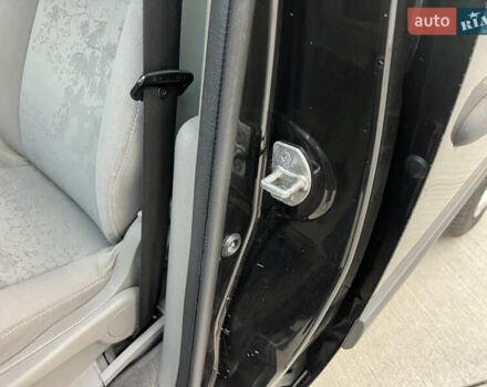 Черный Рено Кенгу, объемом двигателя 1.6 л и пробегом 214 тыс. км за 7300 $, фото 31 на Automoto.ua