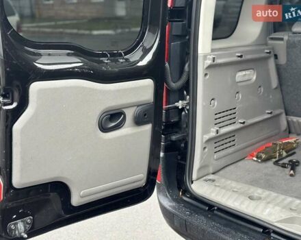 Черный Рено Кенгу, объемом двигателя 1.5 л и пробегом 227 тыс. км за 7300 $, фото 33 на Automoto.ua