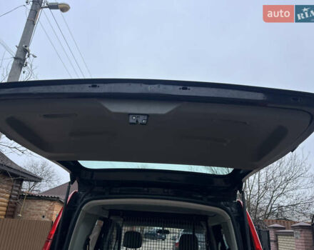 Чорний Рено Кєнгу, об'ємом двигуна 1.6 л та пробігом 201 тис. км за 8400 $, фото 41 на Automoto.ua