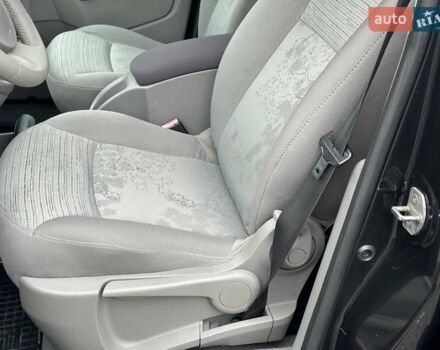 Черный Рено Кенгу, объемом двигателя 1.5 л и пробегом 227 тыс. км за 7300 $, фото 24 на Automoto.ua