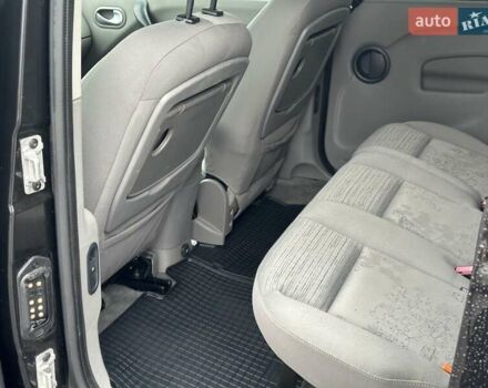 Черный Рено Кенгу, объемом двигателя 1.5 л и пробегом 227 тыс. км за 7300 $, фото 25 на Automoto.ua