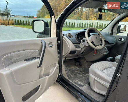 Черный Рено Кенгу, объемом двигателя 1.6 л и пробегом 214 тыс. км за 7300 $, фото 28 на Automoto.ua