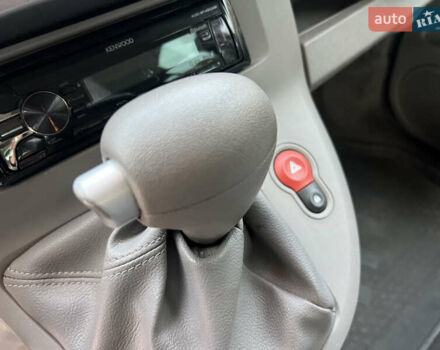 Черный Рено Кенгу, объемом двигателя 1.6 л и пробегом 214 тыс. км за 7300 $, фото 35 на Automoto.ua