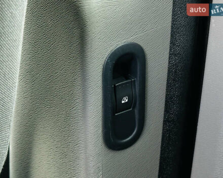 Чорний Рено Кєнгу, об'ємом двигуна 1.6 л та пробігом 136 тис. км за 8400 $, фото 35 на Automoto.ua