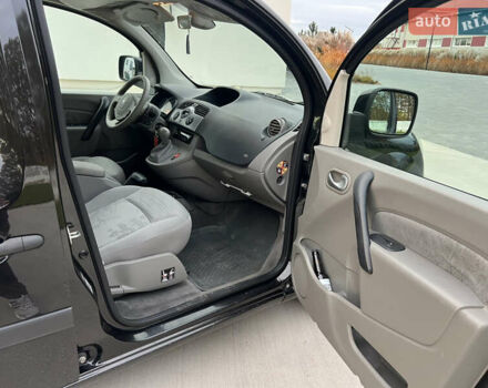 Черный Рено Кенгу, объемом двигателя 1.6 л и пробегом 214 тыс. км за 7300 $, фото 51 на Automoto.ua