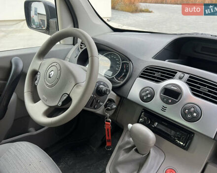 Черный Рено Кенгу, объемом двигателя 1.6 л и пробегом 214 тыс. км за 7300 $, фото 53 на Automoto.ua