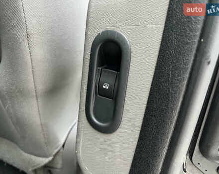 Черный Рено Кенгу, объемом двигателя 1.6 л и пробегом 214 тыс. км за 7300 $, фото 57 на Automoto.ua