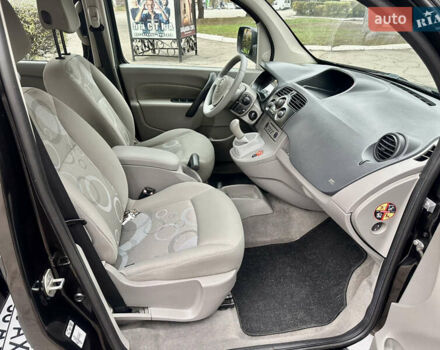 Черный Рено Кенгу, объемом двигателя 1.6 л и пробегом 165 тыс. км за 7700 $, фото 17 на Automoto.ua