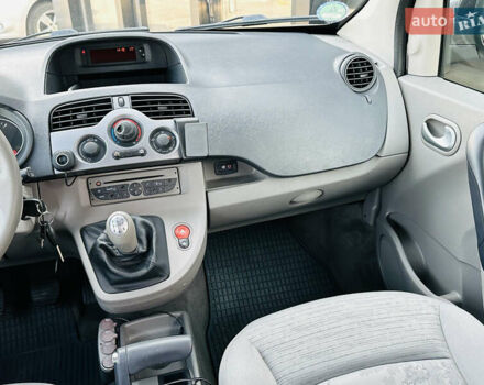 Чорний Рено Кєнгу, об'ємом двигуна 1.6 л та пробігом 136 тис. км за 8400 $, фото 27 на Automoto.ua