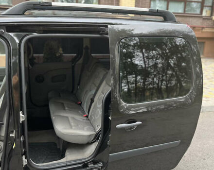 Черный Рено Кенгу, объемом двигателя 1.6 л и пробегом 249 тыс. км за 7900 $, фото 6 на Automoto.ua