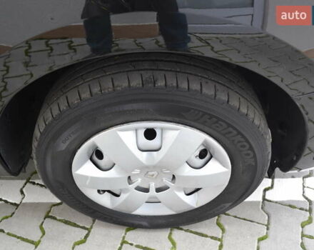 Чорний Рено Кєнгу, об'ємом двигуна 1.6 л та пробігом 170 тис. км за 8450 $, фото 4 на Automoto.ua