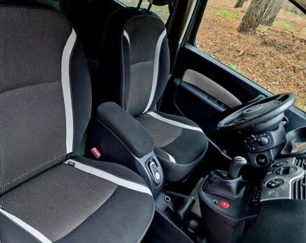 Черный Рено Кенгу, объемом двигателя 1.6 л и пробегом 229 тыс. км за 7900 $, фото 109 на Automoto.ua