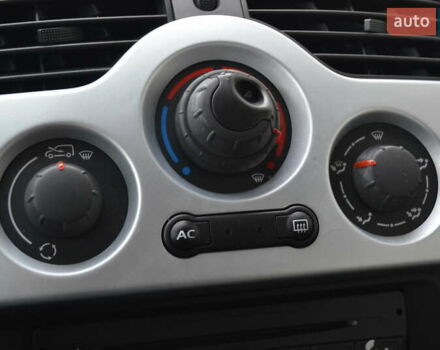 Чорний Рено Кєнгу, об'ємом двигуна 1.6 л та пробігом 170 тис. км за 8450 $, фото 36 на Automoto.ua