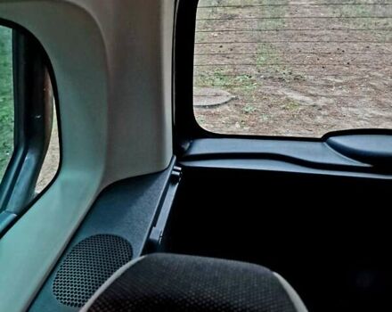 Черный Рено Кенгу, объемом двигателя 1.6 л и пробегом 229 тыс. км за 7900 $, фото 91 на Automoto.ua