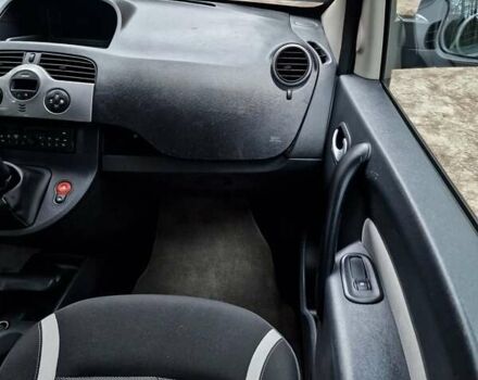 Черный Рено Кенгу, объемом двигателя 1.6 л и пробегом 229 тыс. км за 7900 $, фото 94 на Automoto.ua