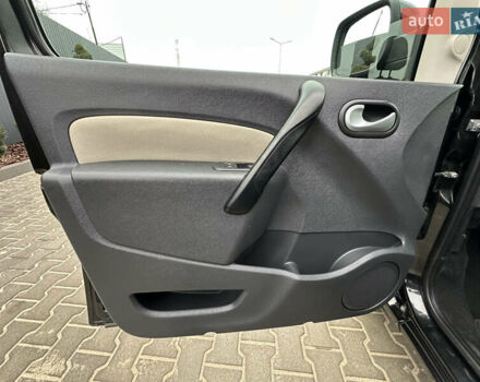 Чорний Рено Кєнгу, об'ємом двигуна 1.6 л та пробігом 212 тис. км за 8599 $, фото 15 на Automoto.ua