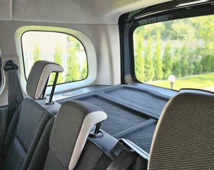 Рено Кєнгу 2013 у Дубно на Automoto.ua Чорний Рено Кєнгу, об'ємом двигуна 1.5 л та пробігом 234 тис. км за 10500 $, фото 30 на Automoto.ua