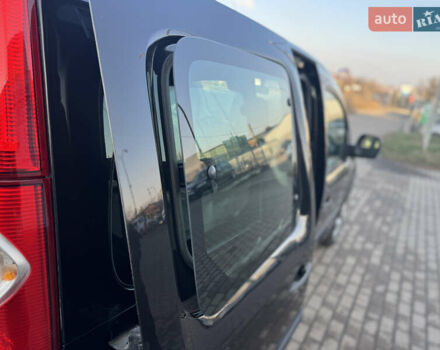 Черный Рено Кенгу, объемом двигателя 1.6 л и пробегом 225 тыс. км за 7800 $, фото 38 на Automoto.ua