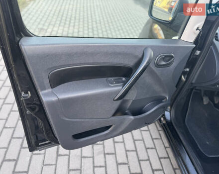 Черный Рено Кенгу, объемом двигателя 1.6 л и пробегом 225 тыс. км за 7800 $, фото 23 на Automoto.ua