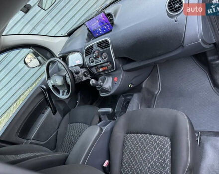 Черный Рено Кенгу, объемом двигателя 1.46 л и пробегом 243 тыс. км за 10900 $, фото 27 на Automoto.ua