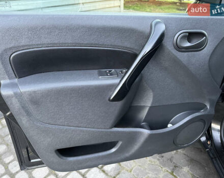 Черный Рено Кенгу, объемом двигателя 1.46 л и пробегом 243 тыс. км за 10900 $, фото 25 на Automoto.ua