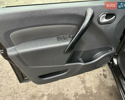 Черный Рено Кенгу, объемом двигателя 1.5 л и пробегом 143 тыс. км за 11800 $, фото 14 на Automoto.ua