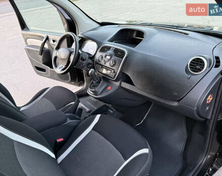 Черный Рено Кенгу, объемом двигателя 1.5 л и пробегом 110 тыс. км за 12599 $, фото 2 на Automoto.ua