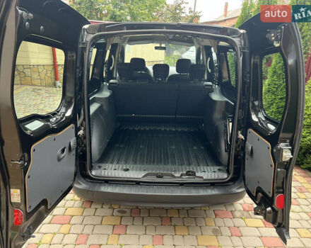 Черный Рено Кенгу, объемом двигателя 0 л и пробегом 29 тыс. км за 14200 $, фото 14 на Automoto.ua