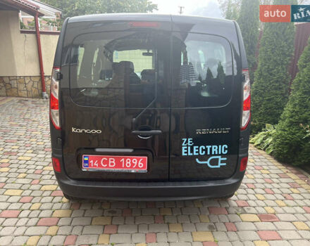 Черный Рено Кенгу, объемом двигателя 0 л и пробегом 29 тыс. км за 14200 $, фото 68 на Automoto.ua