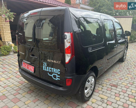 Черный Рено Кенгу, объемом двигателя 0 л и пробегом 29 тыс. км за 14200 $, фото 71 на Automoto.ua