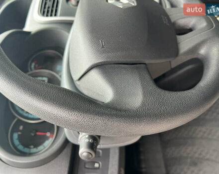 Черный Рено Кенгу, объемом двигателя 0 л и пробегом 29 тыс. км за 14200 $, фото 10 на Automoto.ua