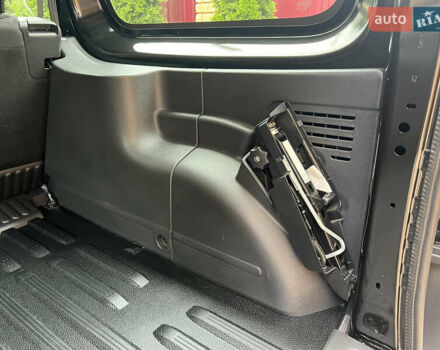 Черный Рено Кенгу, объемом двигателя 0 л и пробегом 29 тыс. км за 14200 $, фото 16 на Automoto.ua